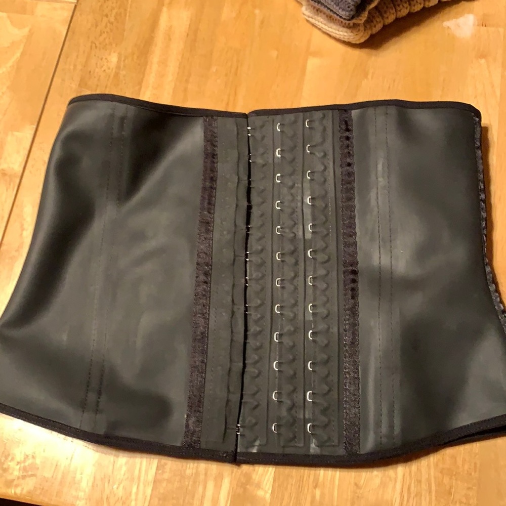 Waist trainer with hook and eye closure